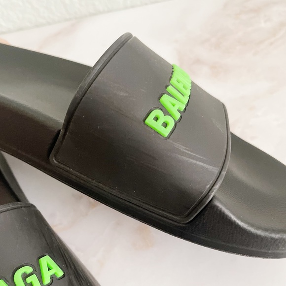 BALENCIAGA || Women’s Pool Slides In Black/Fluo Green - Picture 9 of 14